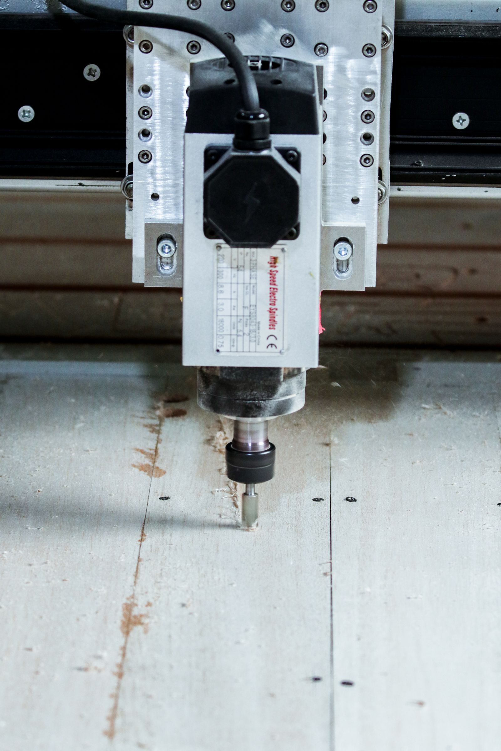 Large-part milling cell with extended work envelope